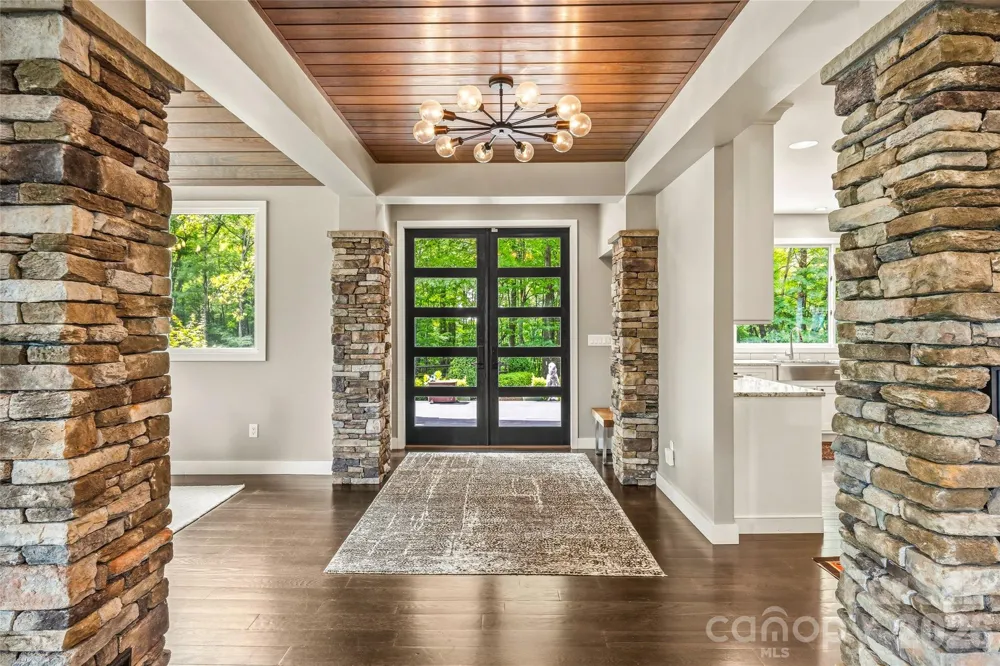 233 Tanglewood Lane Saluda, NC 28773