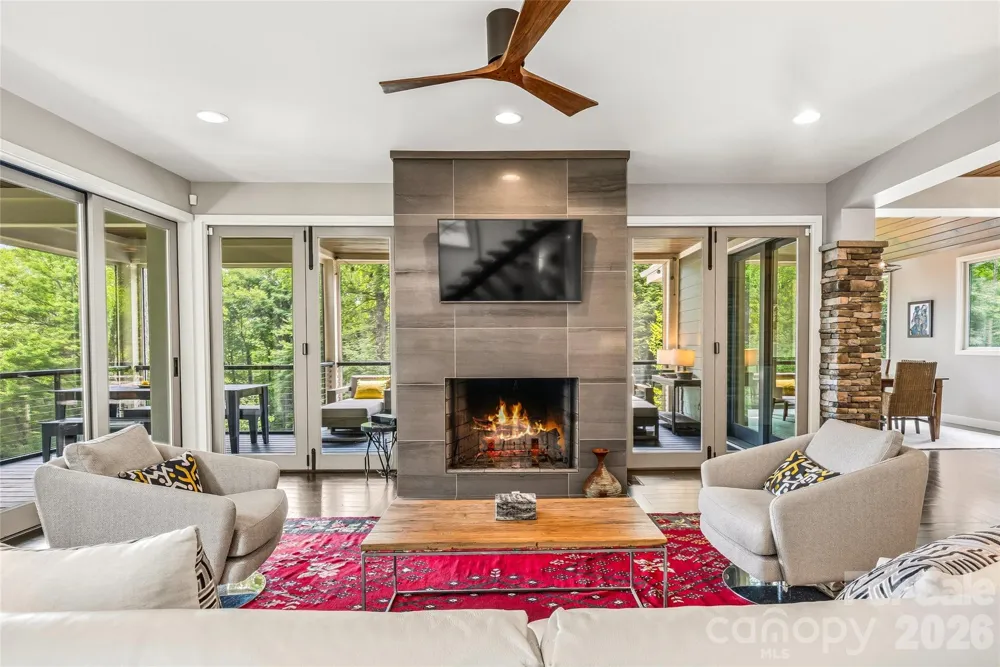 233 Tanglewood Lane Saluda, NC 28773