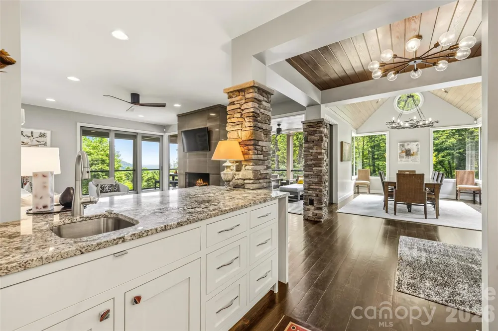 233 Tanglewood Lane Saluda, NC 28773
