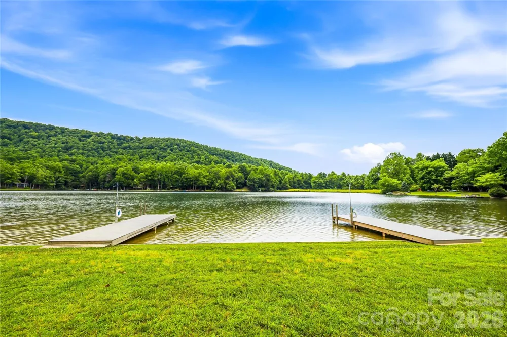 233 Tanglewood Lane Saluda, NC 28773