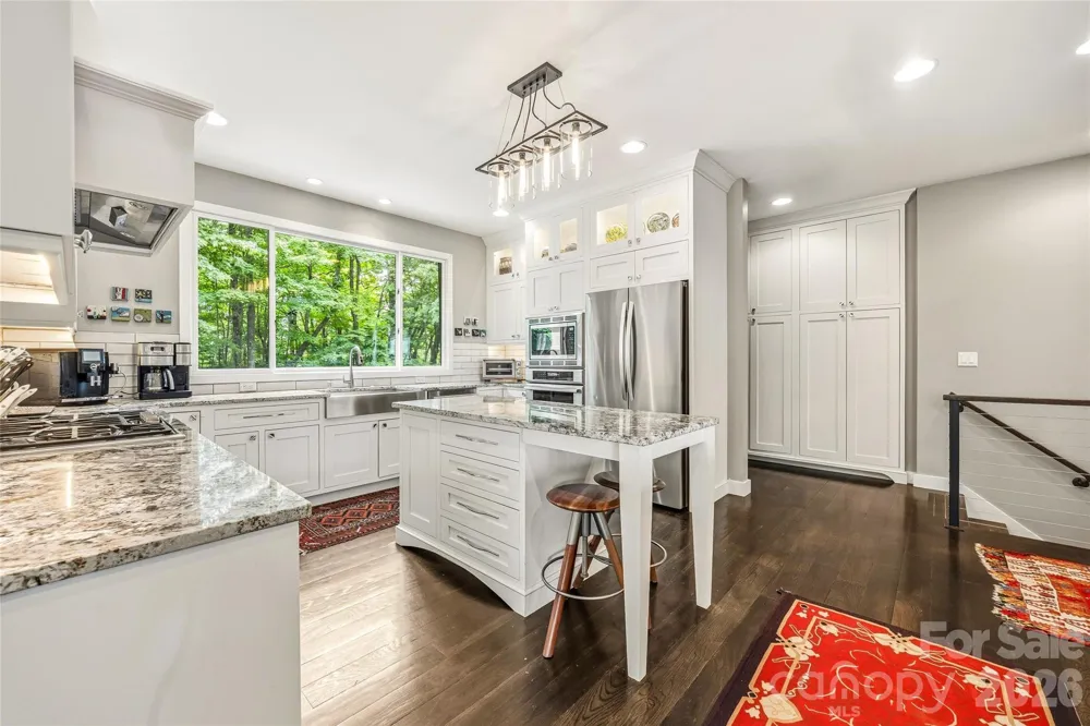 233 Tanglewood Lane Saluda, NC 28773