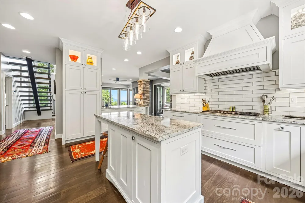 233 Tanglewood Lane Saluda, NC 28773