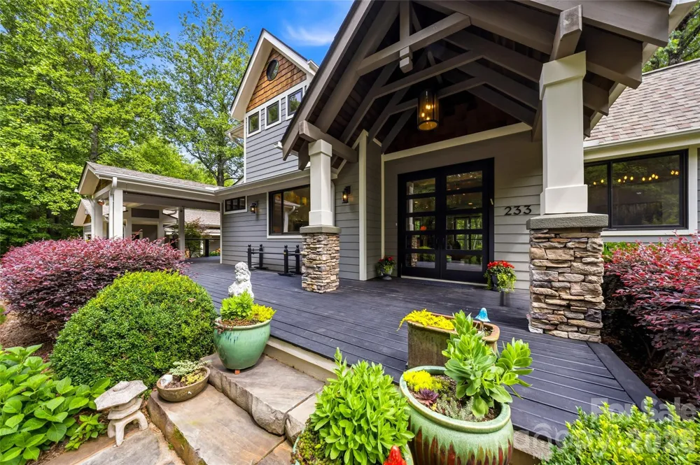 233 Tanglewood Lane Saluda, NC 28773
