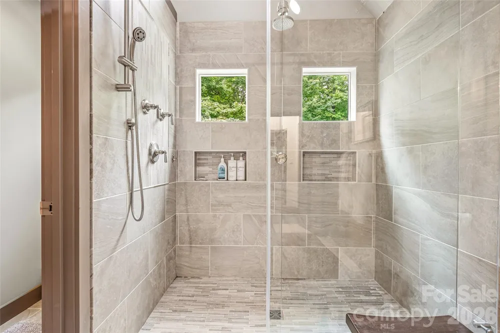 233 Tanglewood Lane Saluda, NC 28773
