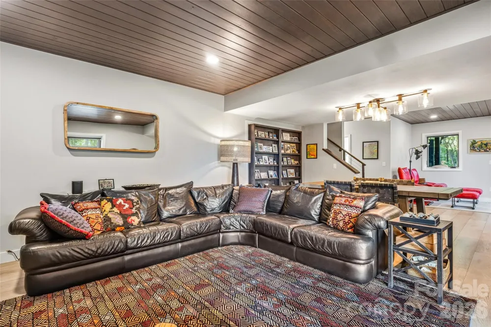 233 Tanglewood Lane Saluda, NC 28773