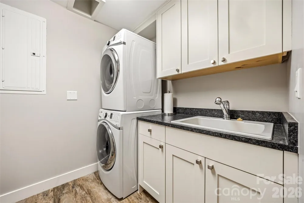 233 Tanglewood Lane Saluda, NC 28773