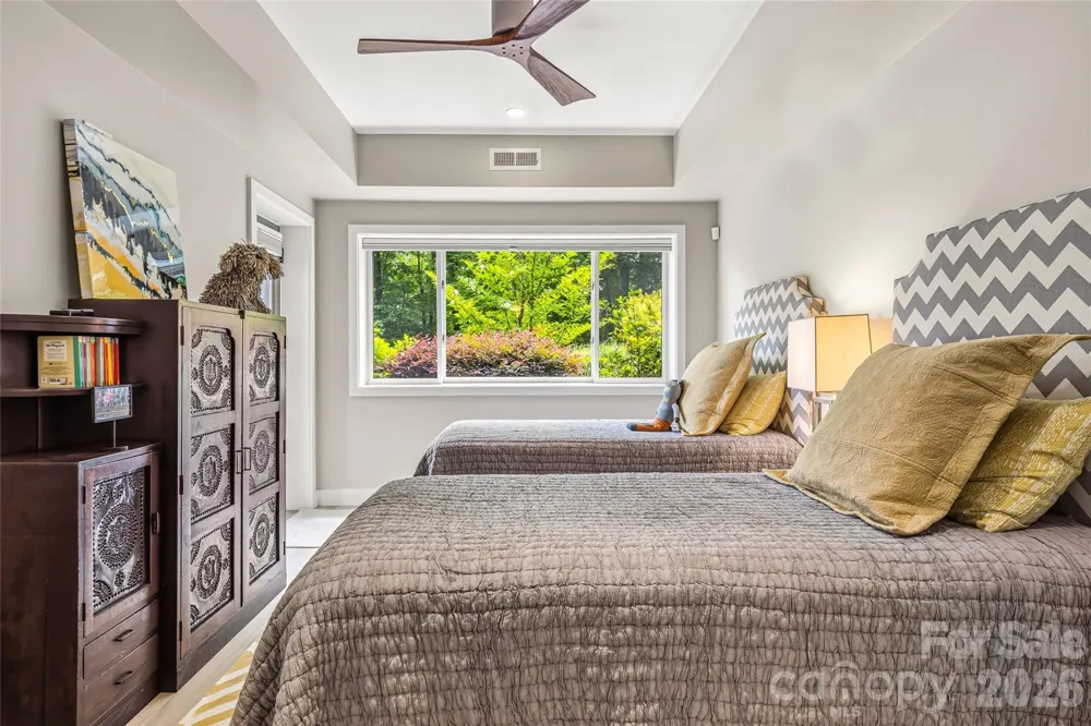 233 Tanglewood Lane Saluda, NC 28773