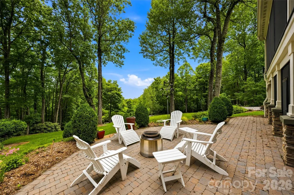 233 Tanglewood Lane Saluda, NC 28773