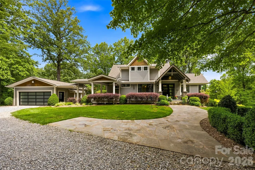 233 Tanglewood Lane Saluda, NC 28773