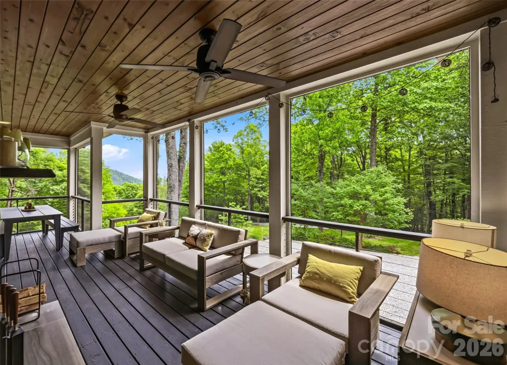 233 Tanglewood Lane Saluda, NC 28773