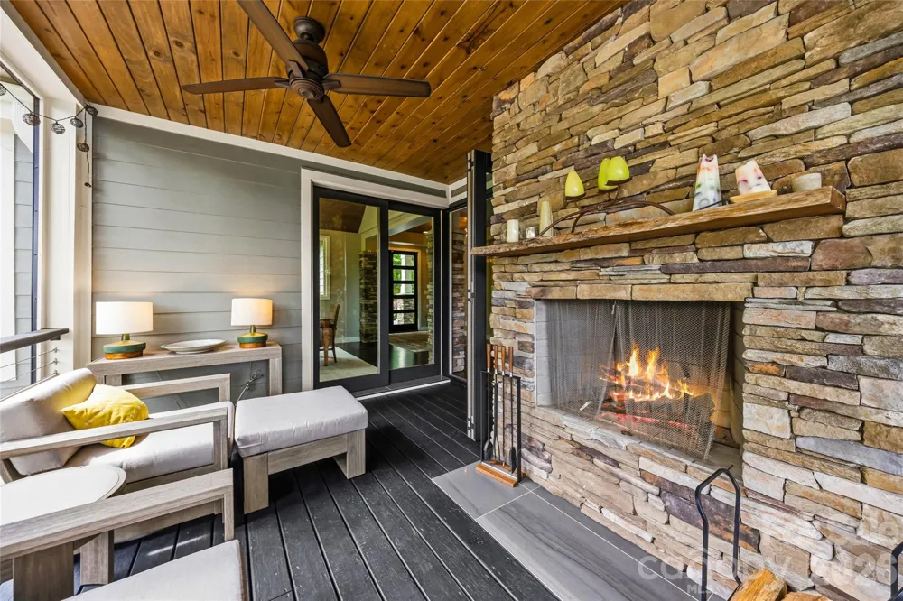 233 Tanglewood Lane Saluda, NC 28773