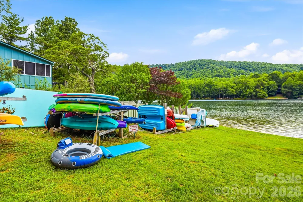 233 Tanglewood Lane Saluda, NC 28773