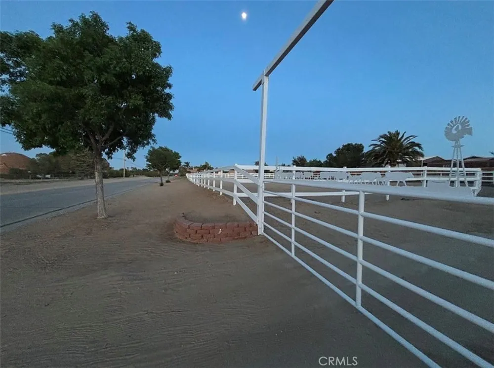 35962 52nd E Palmdale, CA 93552