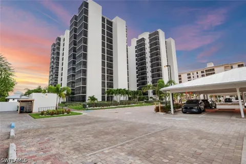 ESTERO BOULEVARD #301