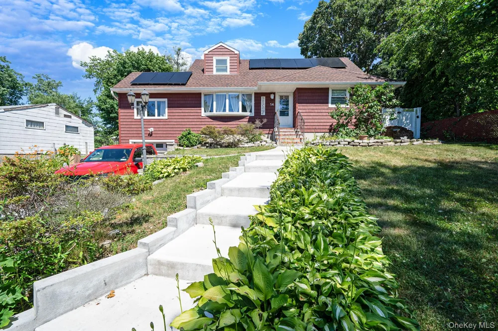 14 Benmor Court Plainview, NY 11803