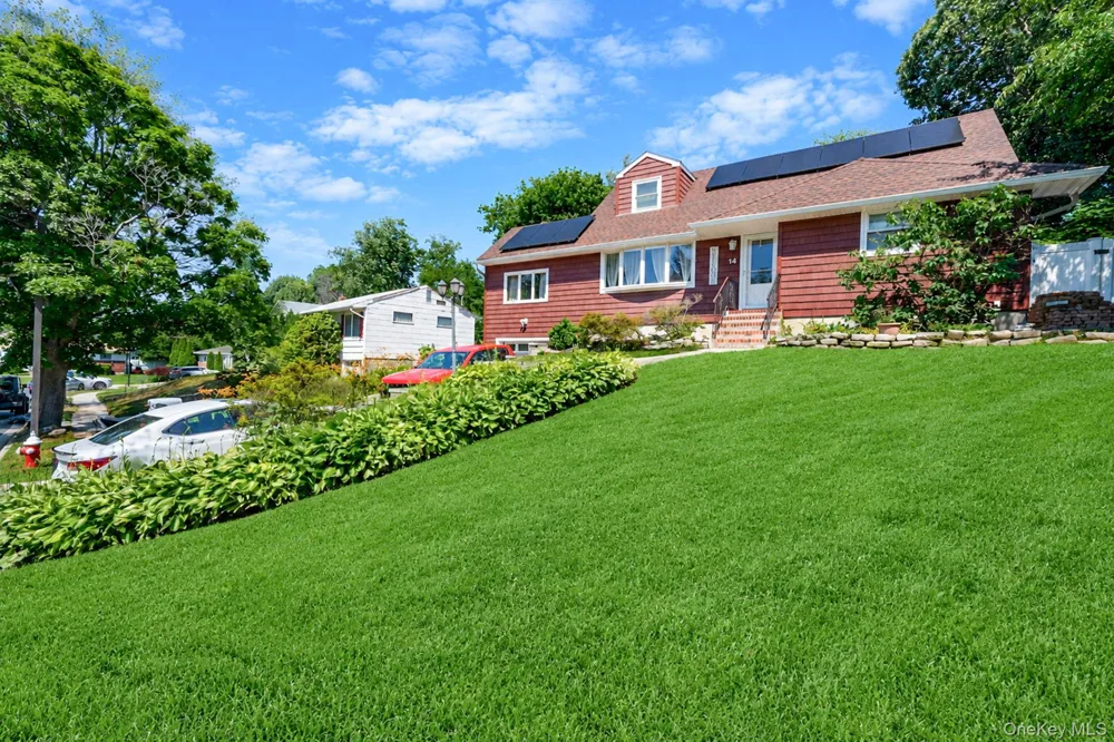 14 Benmor Court Plainview, NY 11803