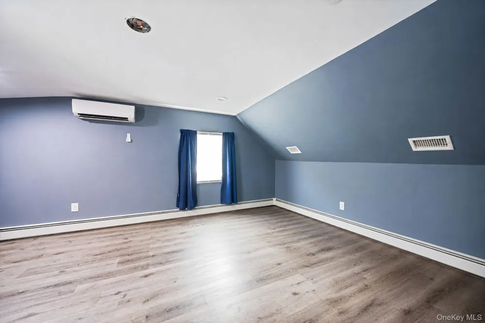 14 Benmor Court Plainview, NY 11803