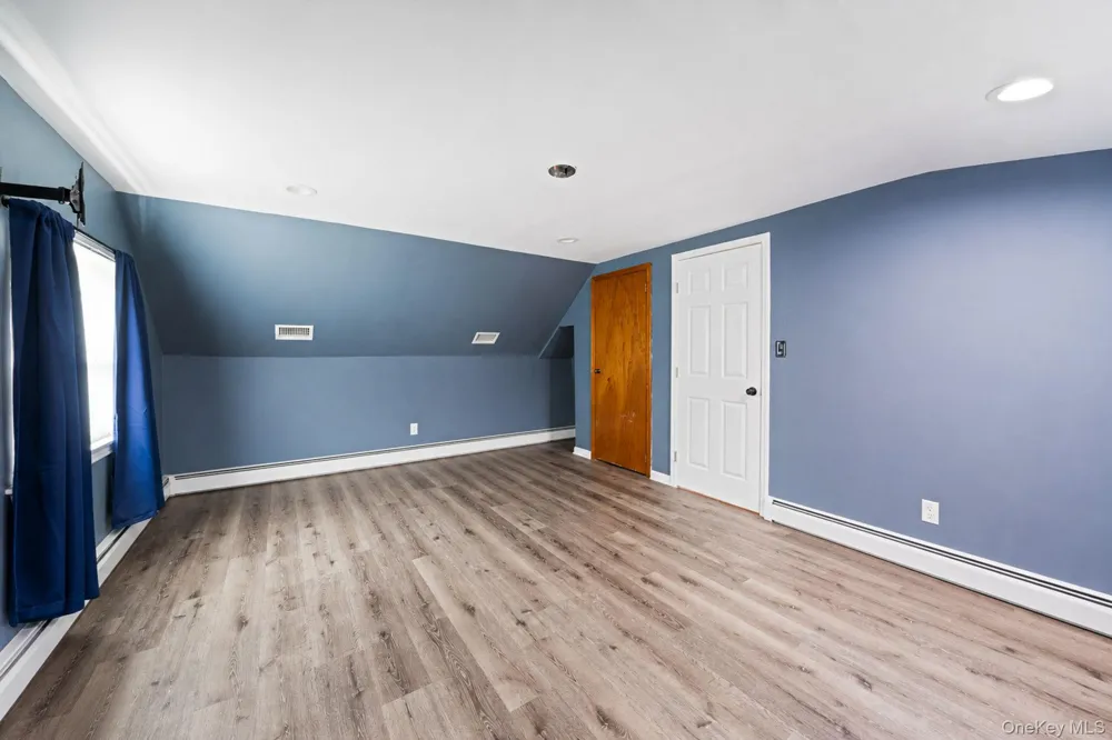 14 Benmor Court Plainview, NY 11803
