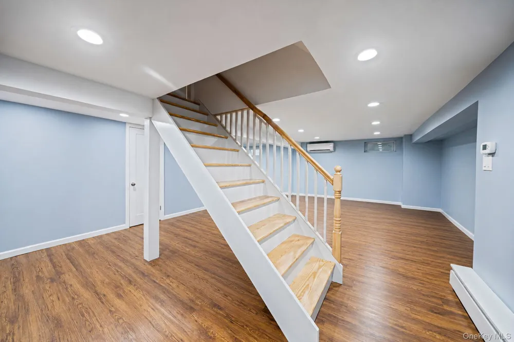 14 Benmor Court Plainview, NY 11803