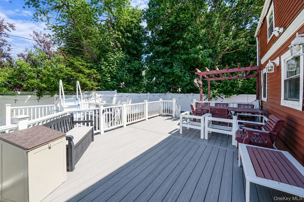 14 Benmor Court Plainview, NY 11803