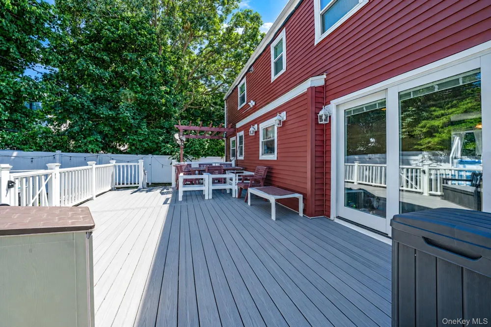 14 Benmor Court Plainview, NY 11803