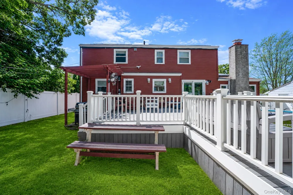 14 Benmor Court Plainview, NY 11803