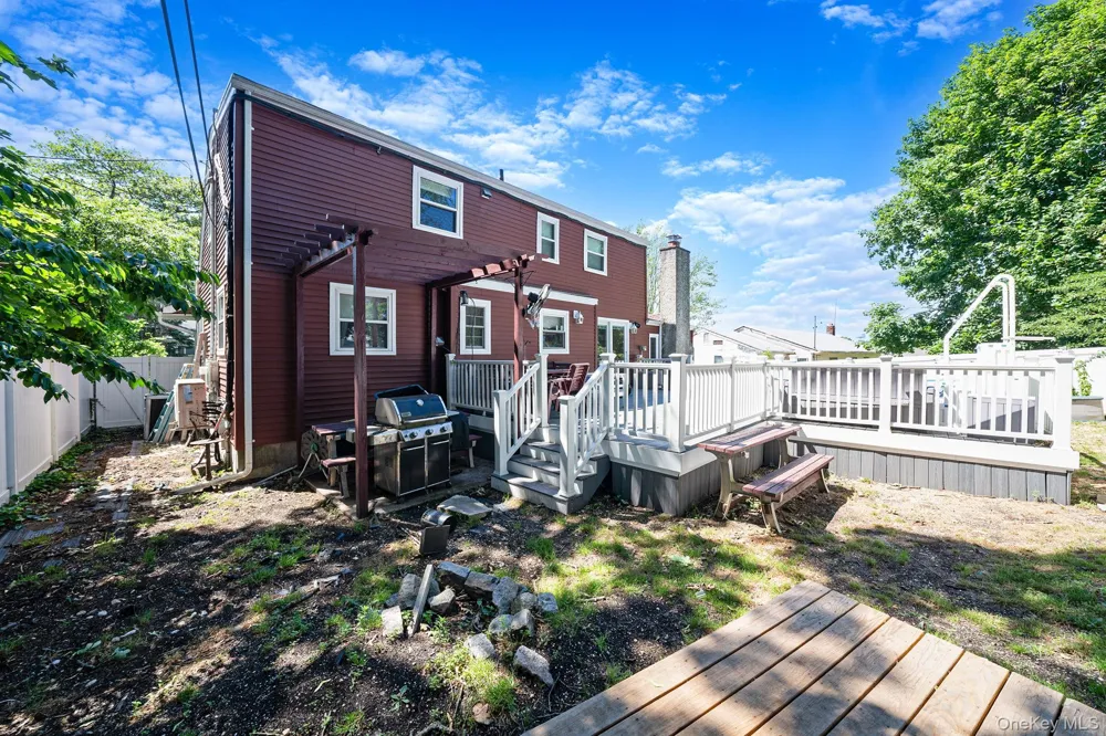 14 Benmor Court Plainview, NY 11803