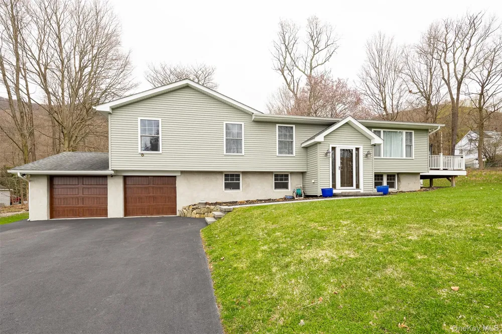 8 Willow Road Beacon, NY 12508