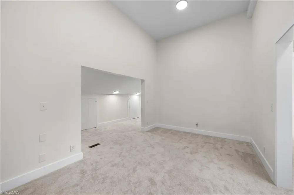 1037 Madison Avenue Winston-Salem, NC 27103