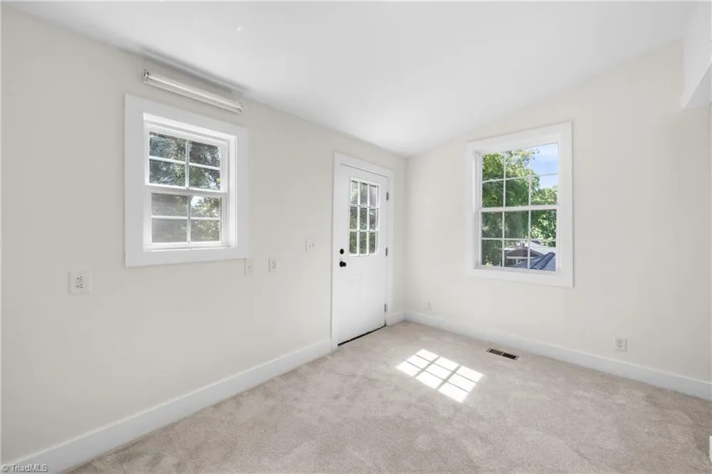 1037 Madison Avenue Winston-Salem, NC 27103