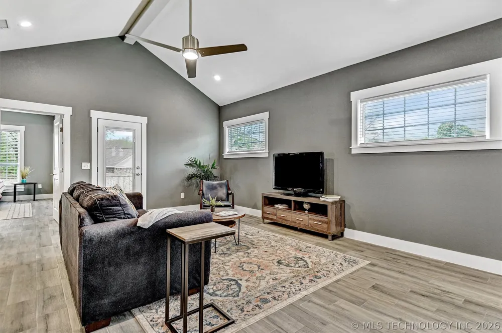 1178 Wild Indigo Circle Calera, OK 74730