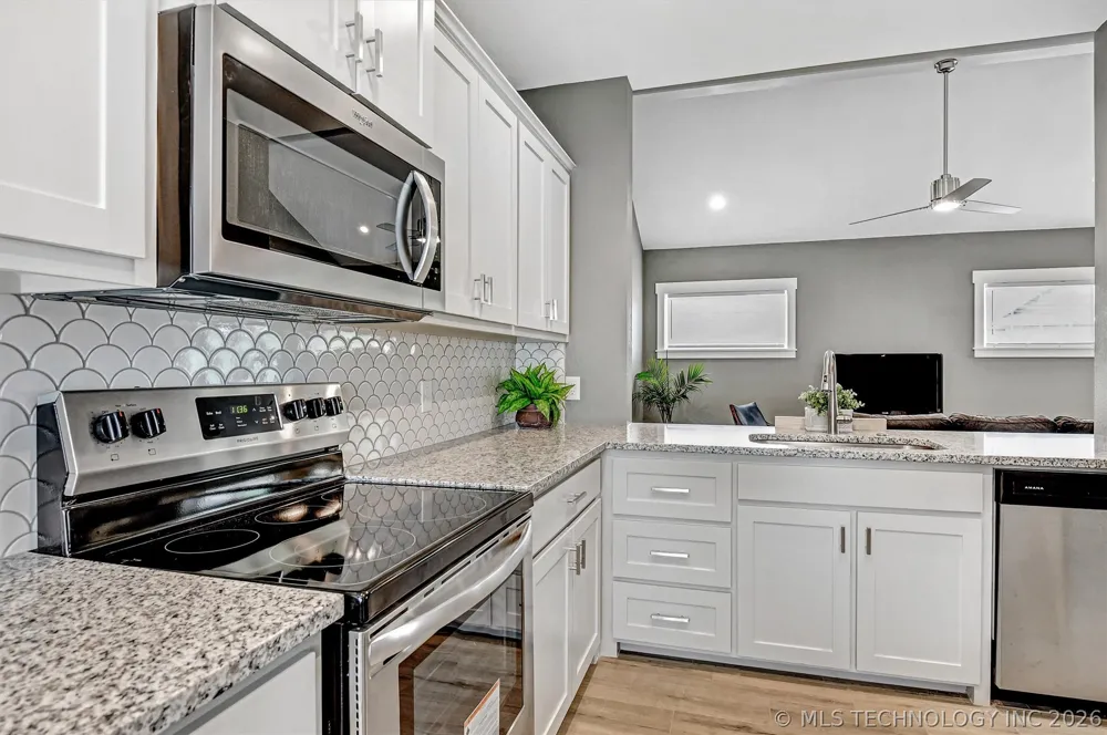 1178 Wild Indigo Circle Calera, OK 74730
