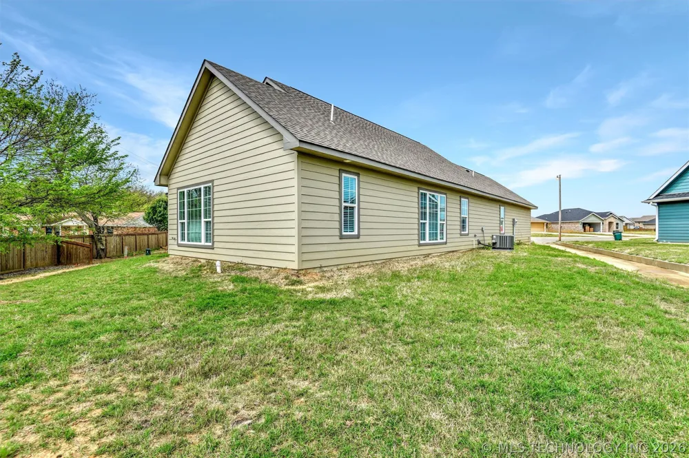 1178 Wild Indigo Circle Calera, OK 74730