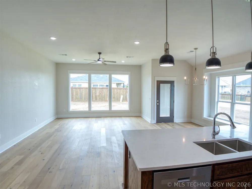 1197 Wild Indigo Circle Calera, OK 74730