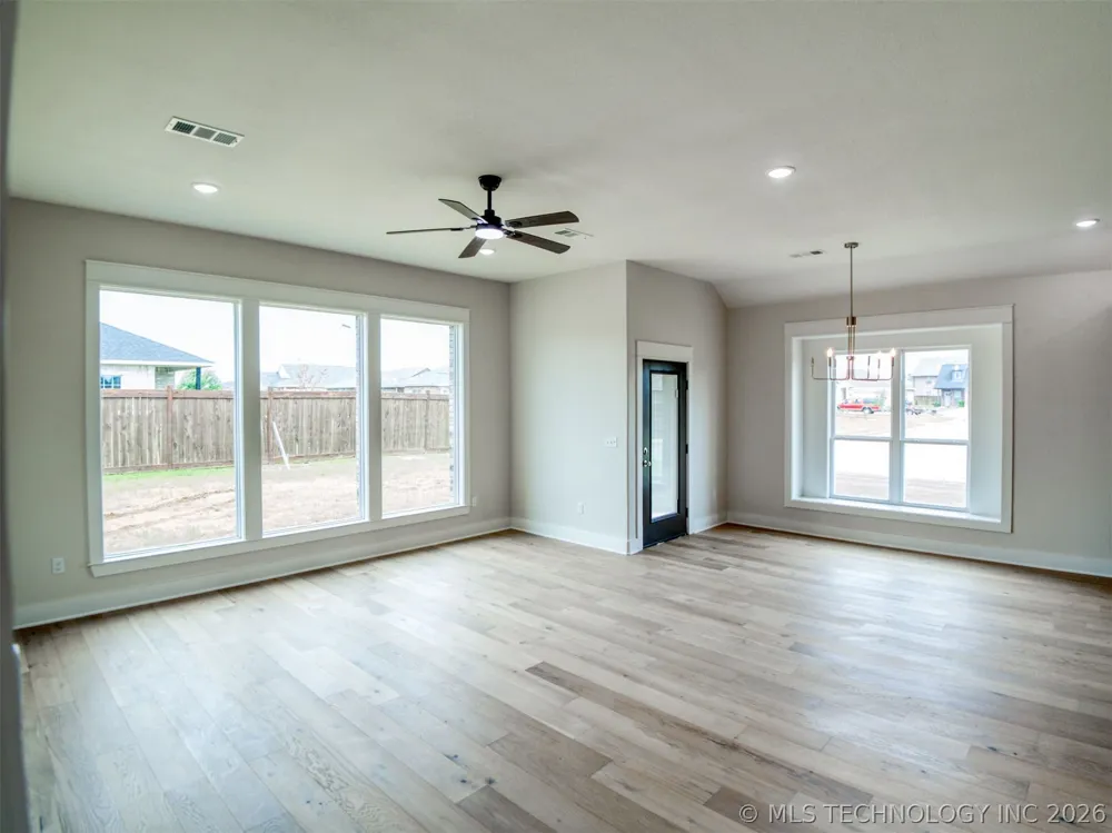 1197 Wild Indigo Circle Calera, OK 74730