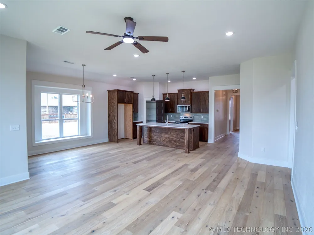 1197 Wild Indigo Circle Calera, OK 74730