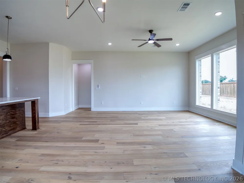 1197 Wild Indigo Circle Calera, OK 74730