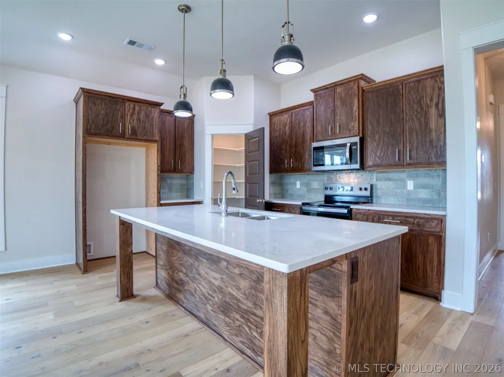 1197 Wild Indigo Circle Calera, OK 74730