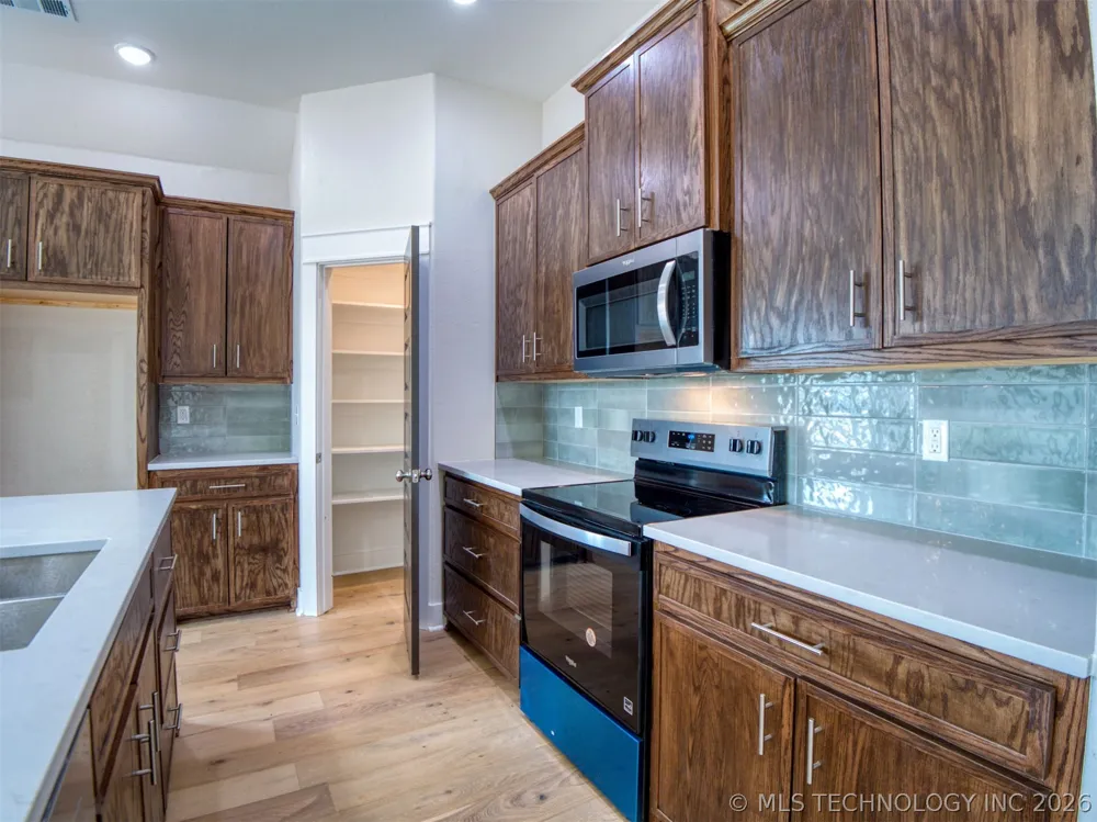 1197 Wild Indigo Circle Calera, OK 74730