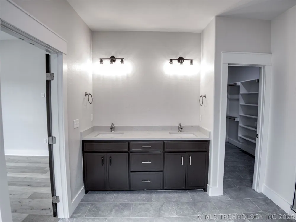 1197 Wild Indigo Circle Calera, OK 74730