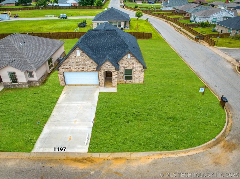 1197 Wild Indigo Circle Calera, OK 74730