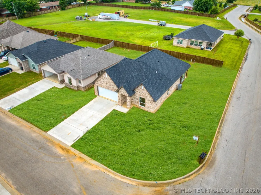 1197 Wild Indigo Circle Calera, OK 74730