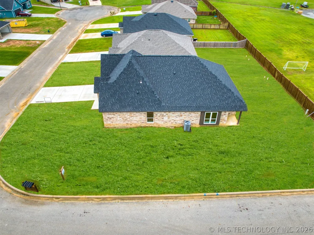 1197 Wild Indigo Circle Calera, OK 74730