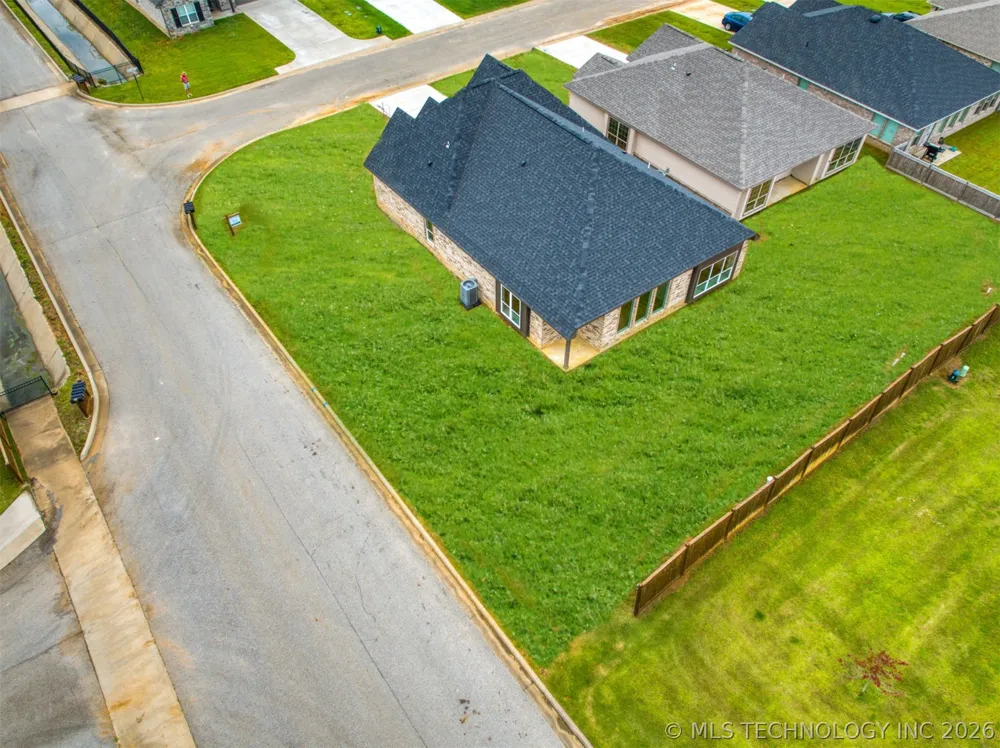 1197 Wild Indigo Circle Calera, OK 74730