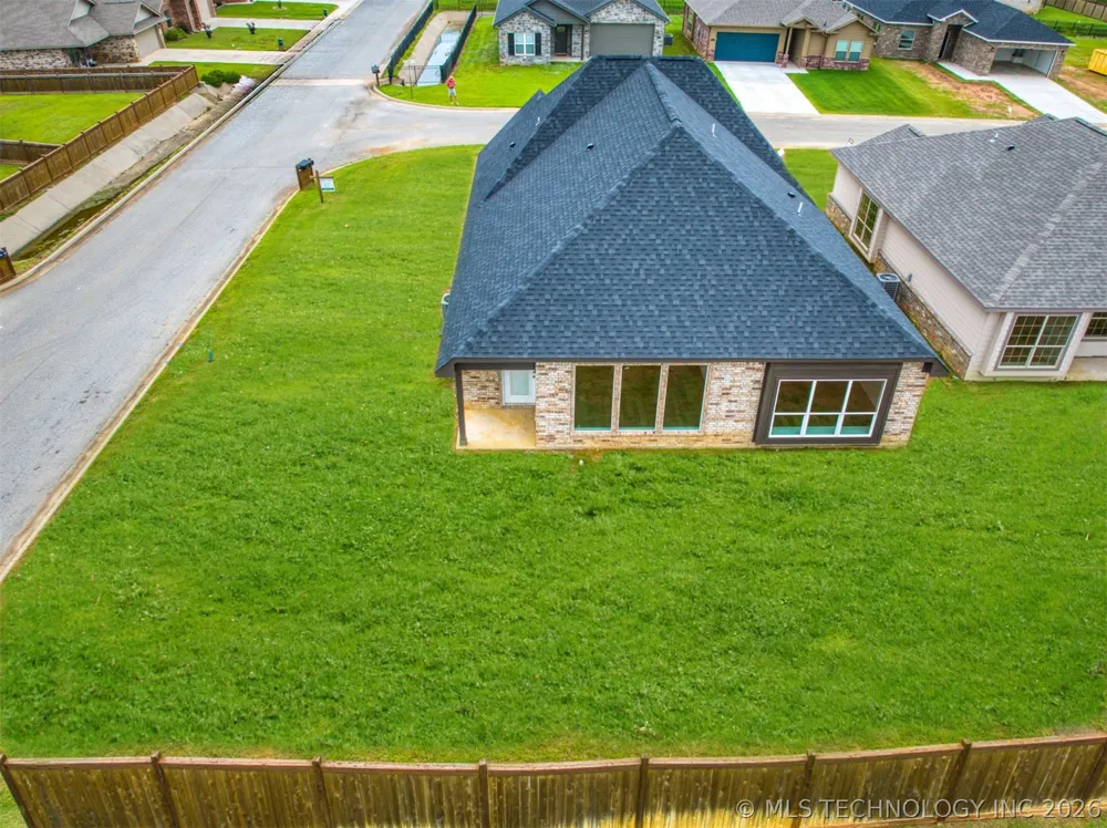 1197 Wild Indigo Circle Calera, OK 74730