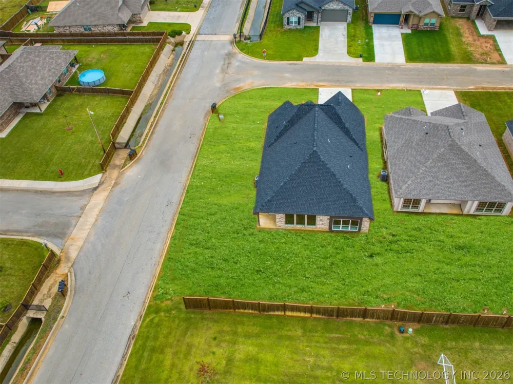 1197 Wild Indigo Circle Calera, OK 74730