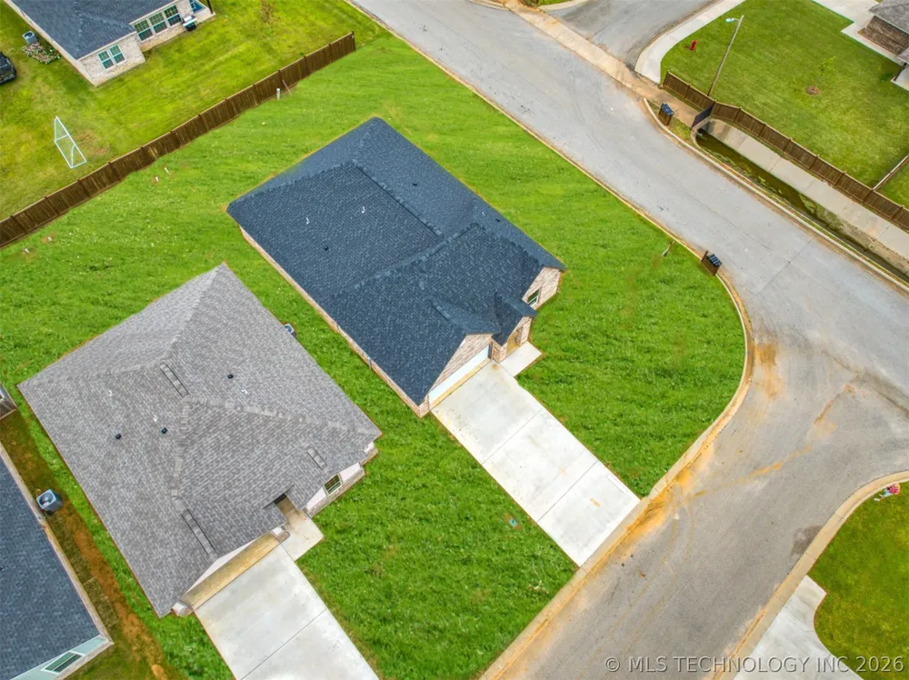 1197 Wild Indigo Circle Calera, OK 74730