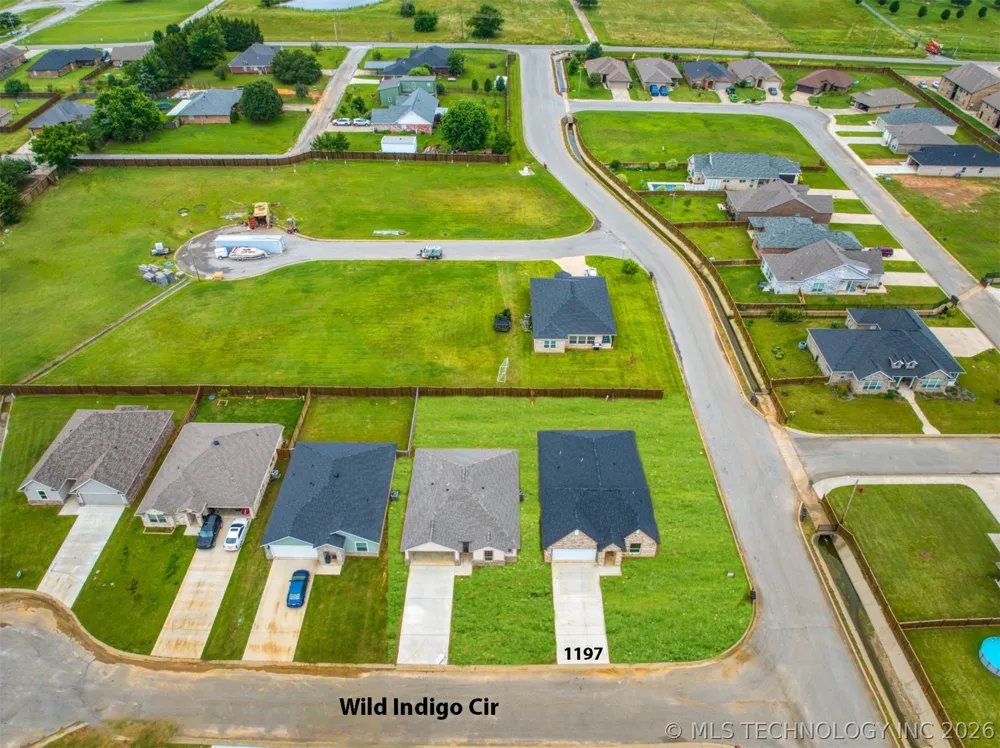 1197 Wild Indigo Circle Calera, OK 74730