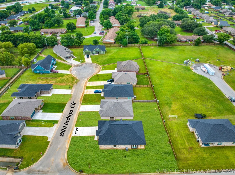 1197 Wild Indigo Circle Calera, OK 74730