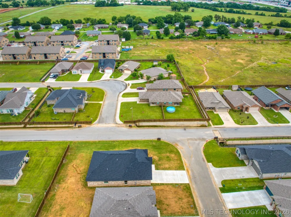 1197 Wild Indigo Circle Calera, OK 74730